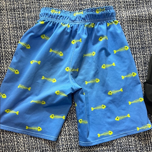 Perfect lax combo for 7 to 8yr Nike Black Slides with Blue Fish Print lax Shorts - Picture 4 of 5